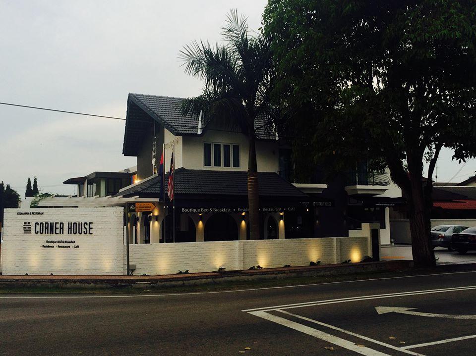 The Corner House Bed & Breakfast Pontian Kecil Exterior photo